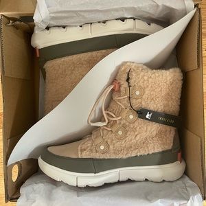 Sorel Cozy Joan boot